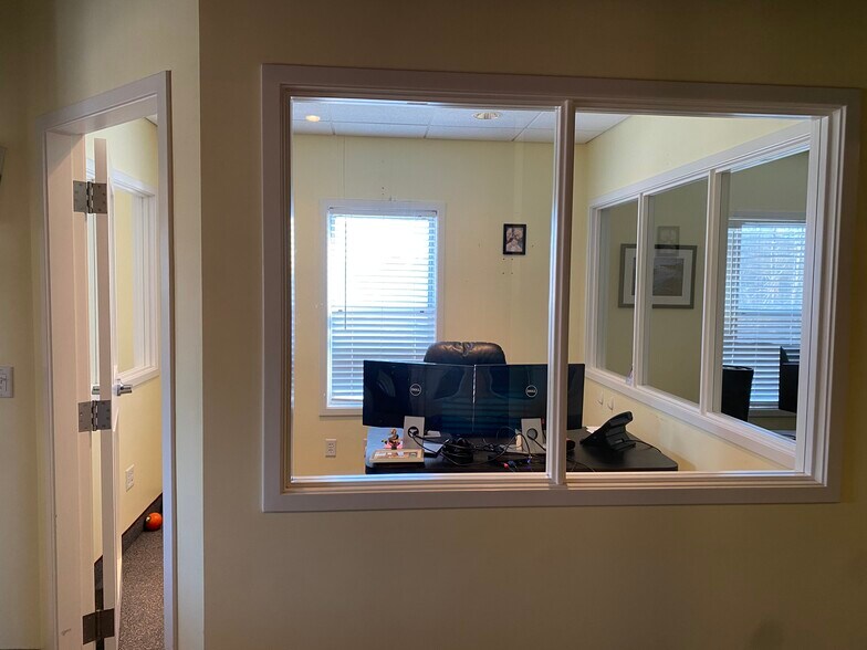 More Photos Of 7 Main St, North Kingstown Storefront Retail Office For Lease