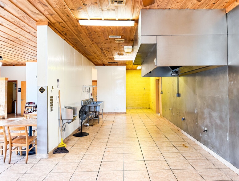 More Photos Of 115 E 8th St, Cisco Restaurant For Sale