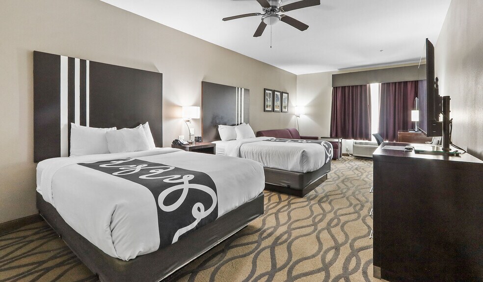 More Photos Of 203 E Highway 90, Luling Hotel For Sale