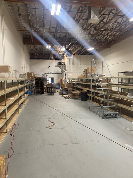 More Photos Of 2319-2351 S Decker Lake Blvd, Salt Lake City Warehouse For Lease