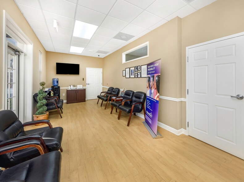 More Photos Of 14506 University Point Pl, Tampa Office For Sale