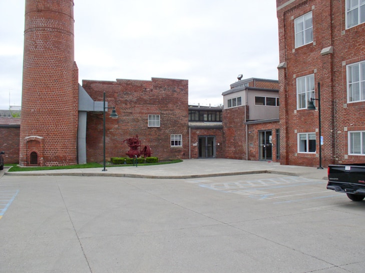 More Photos Of 400 W 7th St, Bloomington Office For Lease