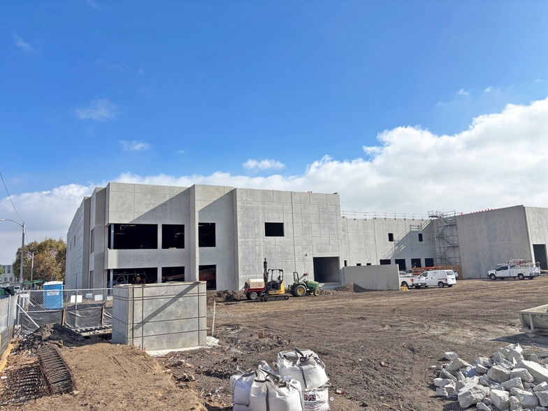 More Photos Of 24000 Garnier St, Torrance Manufacturing For Lease
