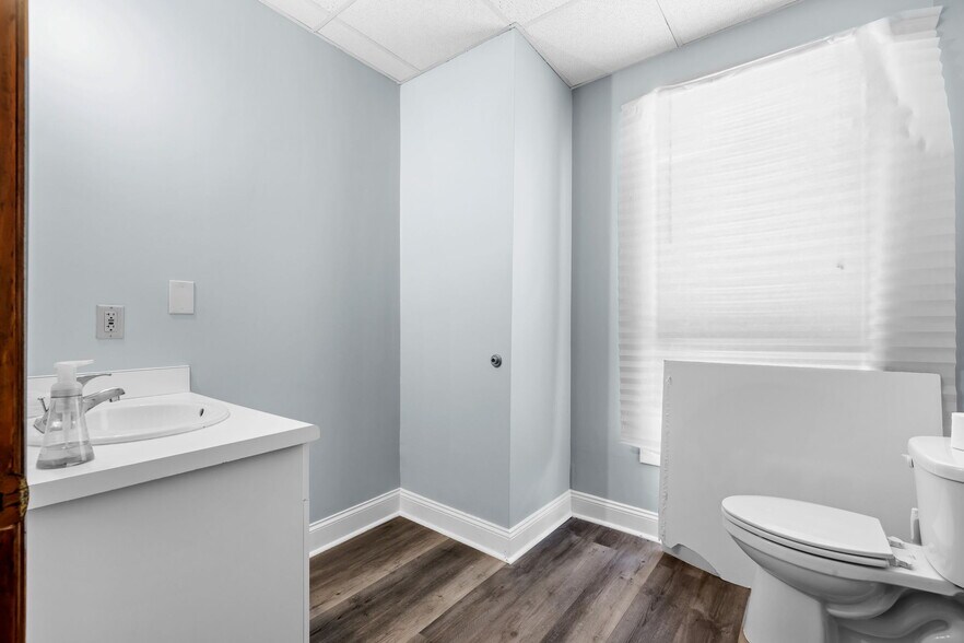 More Photos Of 1152 Executive Cir, Cary Medical For Lease