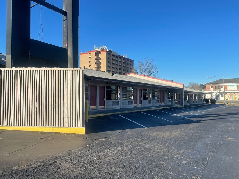 More Photos Of 2848 Bragg Blvd, Fayetteville Hotel For Sale