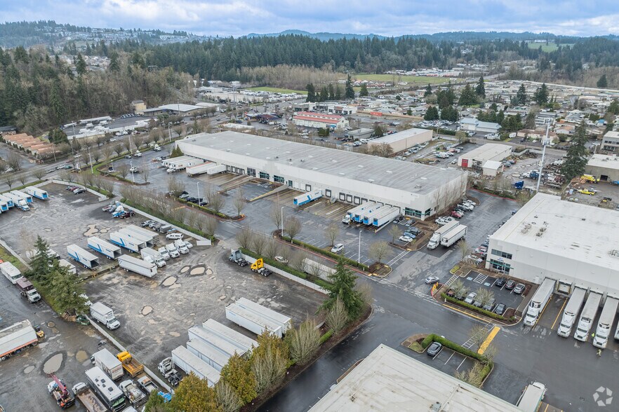 More Photos Of 13023 SE Jennifer St, Clackamas Warehouse For Lease