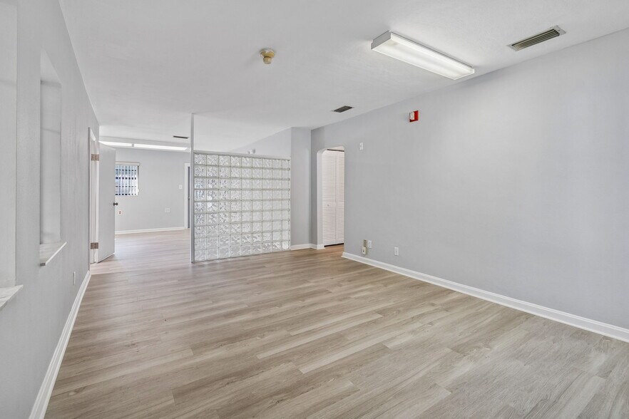 More Photos Of 1408 W Linebaugh Ave, Tampa Office Residential For Sale