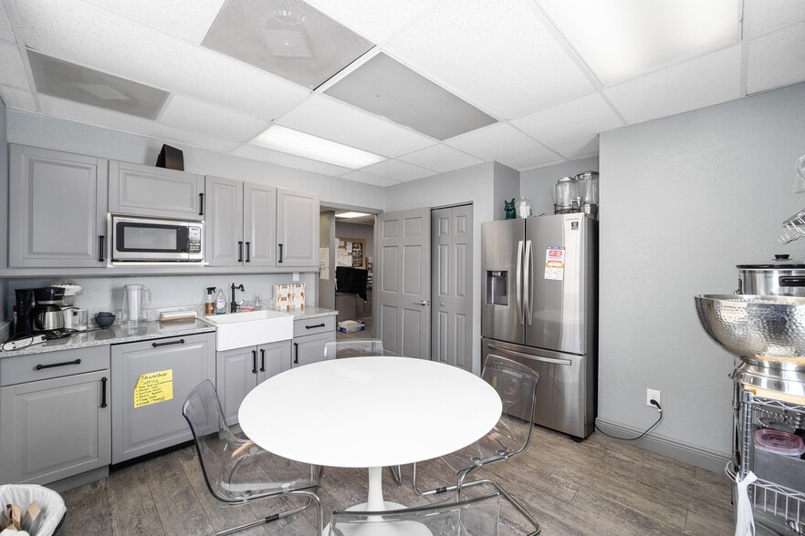 More Photos Of 2300 SE 17th St, Ocala Office For Sale