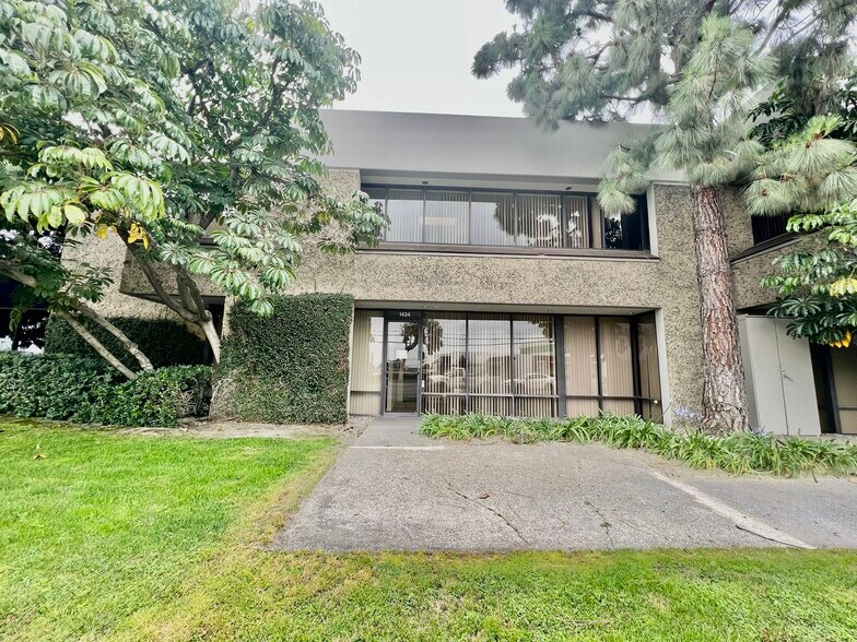 More Photos Of 1434-1440 W Taft Ave, Orange Light Distribution For Lease