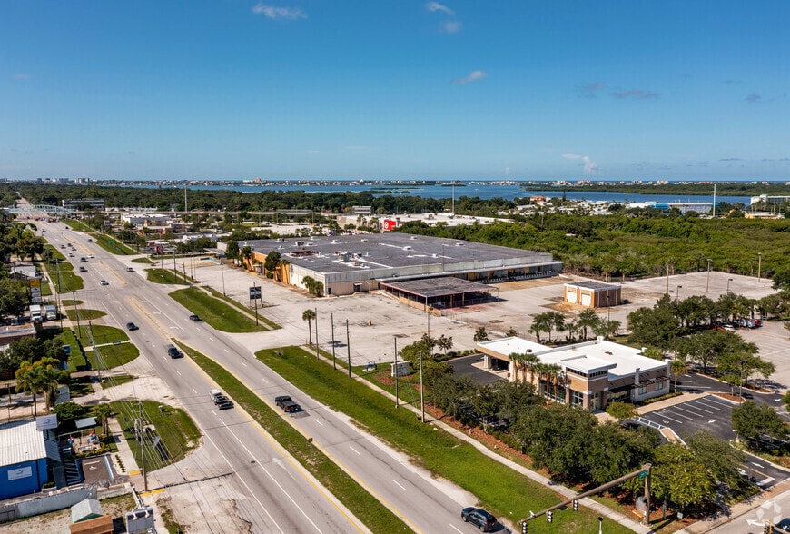 More Photos Of 4600 Park St N, Saint Petersburg Warehouse For Sale