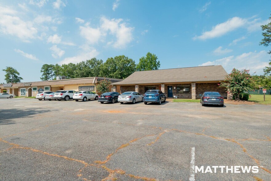 Primary Photo Of 1115-1119 Morningside Dr, Perry Medical For Sale