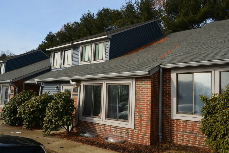 More Photos Of 5201-5215 W Woodmill Dr, Wilmington Medical For Sale