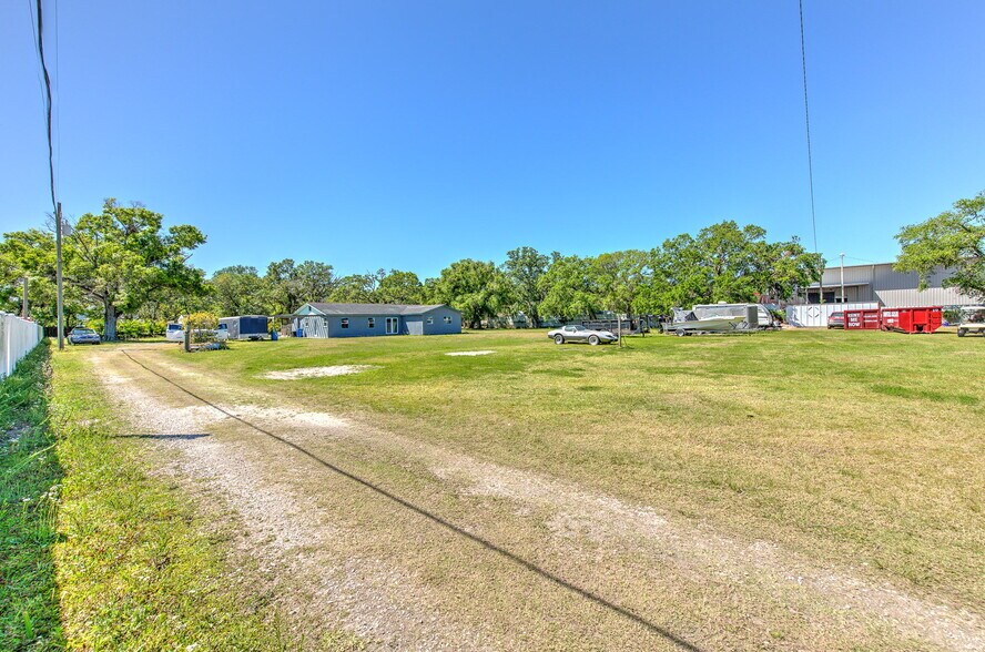More Photos Of 5921 Causeway Blvd, Tampa Flex For Sale