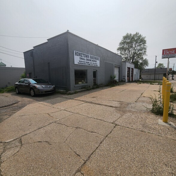 More Photos Of 104 S Main St, Evart Storefront For Sale