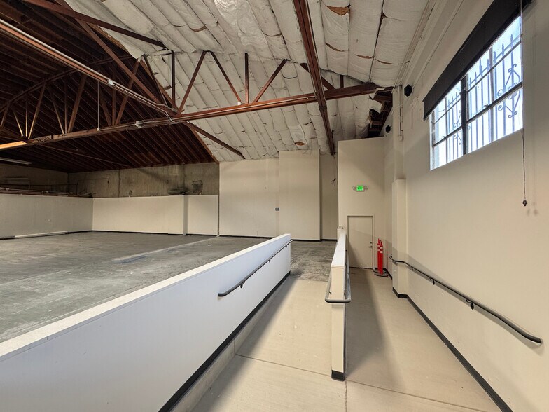 More Photos Of 2920 7th St, Berkeley Service For Lease
