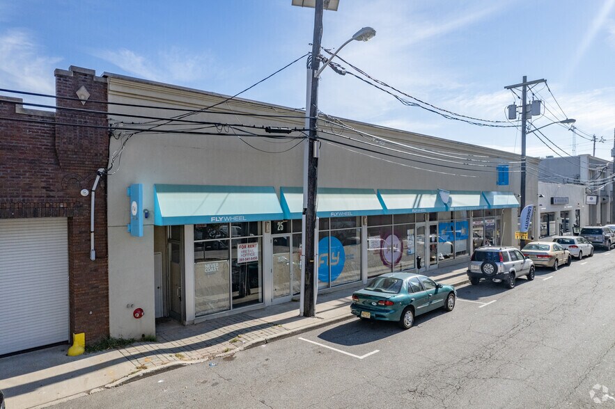 More Photos Of 25 S Van Brunt St, Englewood Storefront For Lease