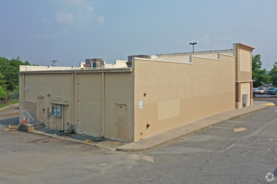 More Photos Of 360-430 E Hanes Mill Rd, Winston-Salem Unknown For Lease