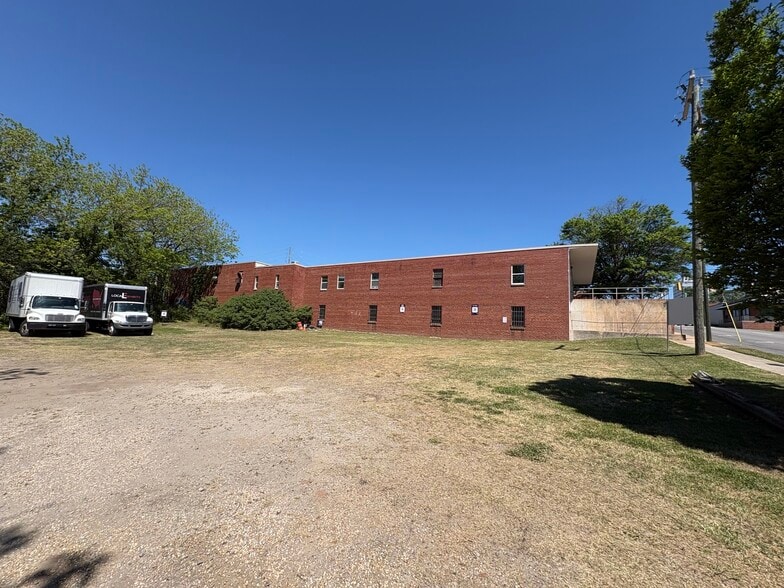 More Photos Of 301 W Cabarrus St, Raleigh Flex For Lease