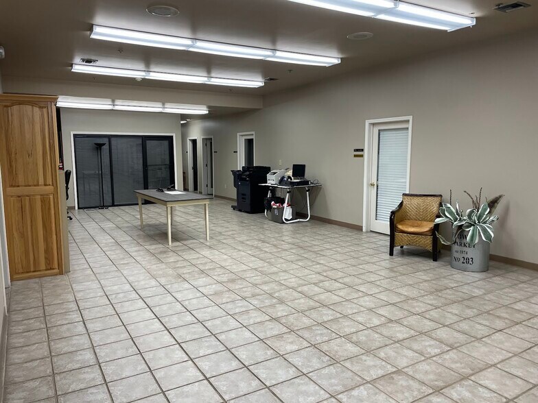 More Photos Of 800 E Main St, Russellville Office For Sale