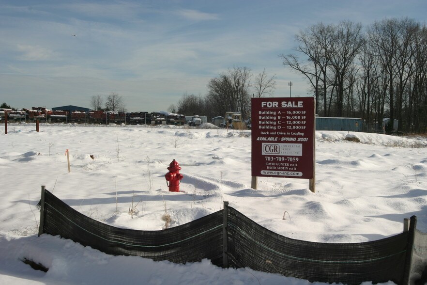 More Photos Of 45751 Elmwood Ct, Sterling Warehouse For Lease