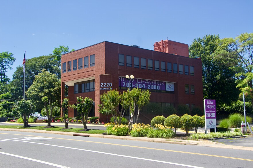 More Photos Of 2220 Cedar Ln, Vienna Office For Lease