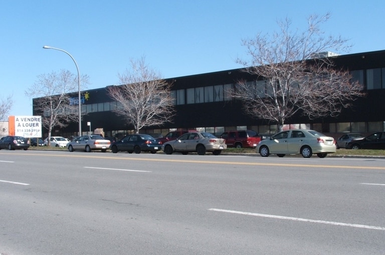 More Photos Of 2995-2999 Boul Le Corbusier, Laval Warehouse For Lease