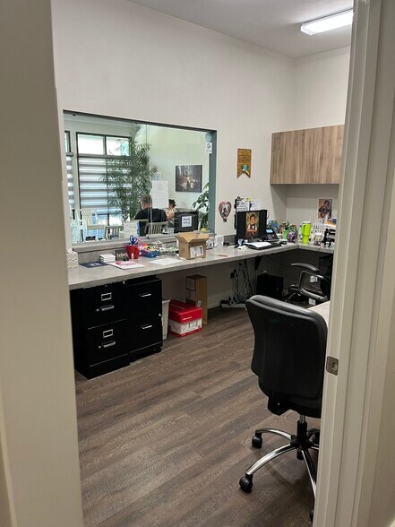 More Photos Of 212 NW 135th Way, Newberry Office For Lease