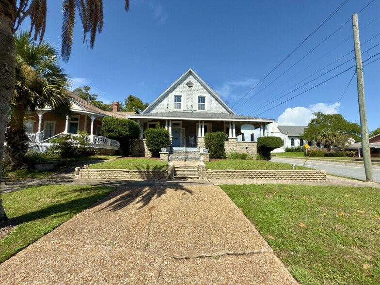 More Photos Of 824 E La Rua St, Pensacola Freestanding For Sale