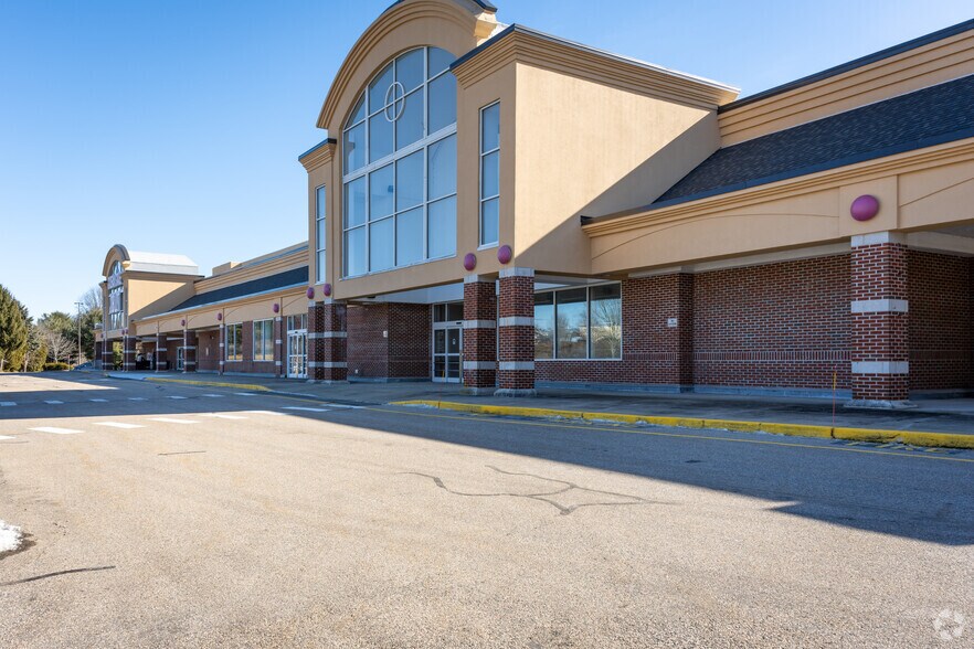 Primary Photo Of 128 Boston Post Rd, Waterford Supermarket For Lease