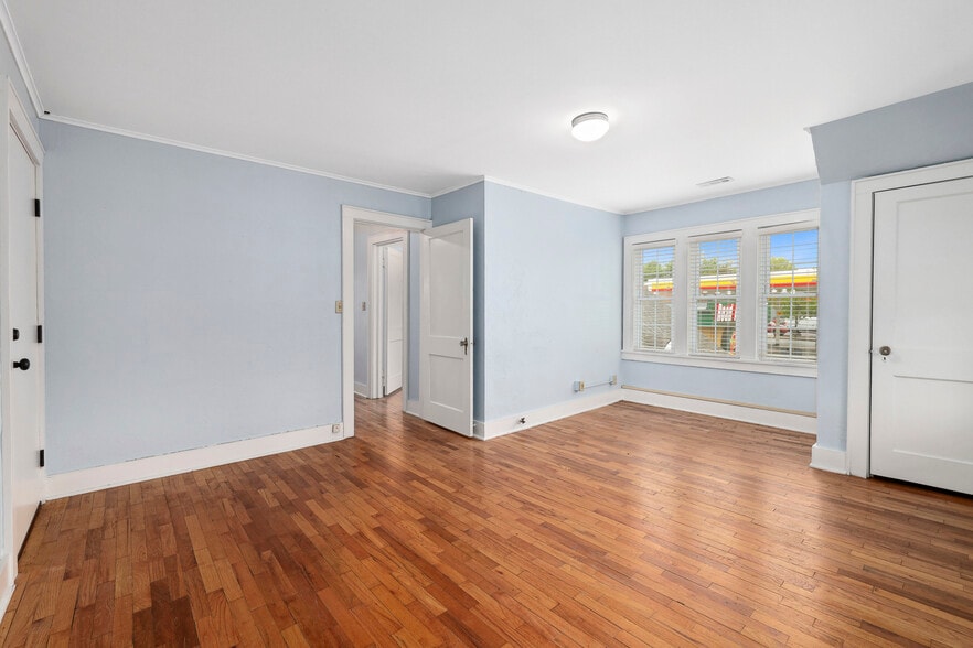 More Photos Of 355 N College Ave, Fayetteville Office Residential For Lease