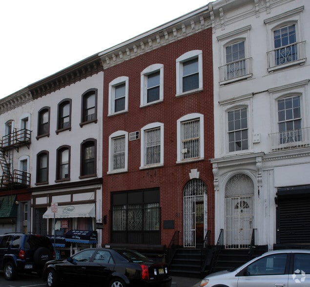 More Photos Of 81 Halsey St, Newark Apartments For Lease
