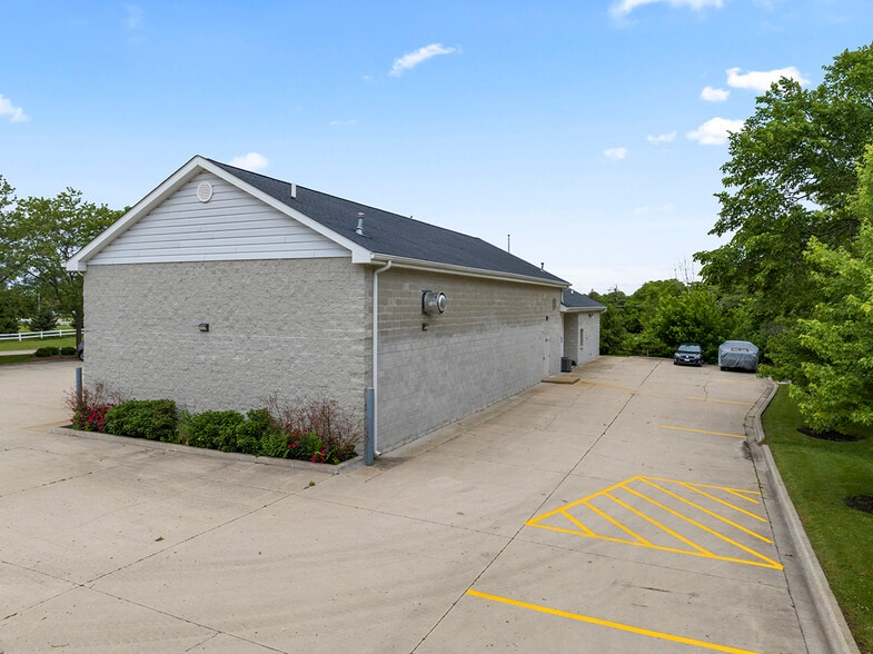 More Photos Of 2940 Weber Dr, Aurora Auto Repair For Sale