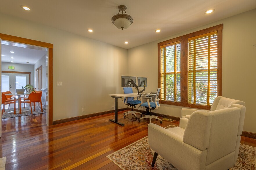 More Photos Of 230 Center St, Healdsburg Office For Lease
