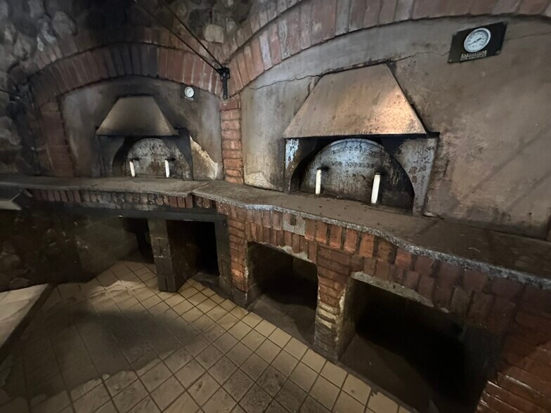 More Photos Of 638 Lake St, Wilson Freestanding For Lease