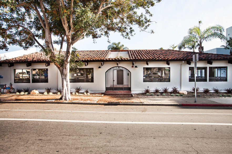 Primary Photo Of 300 E Santa Clara St, Ventura Medical For Lease