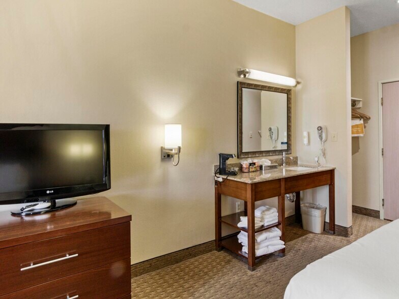 More Photos Of 2970 Idaho St, Elko Hotel For Sale