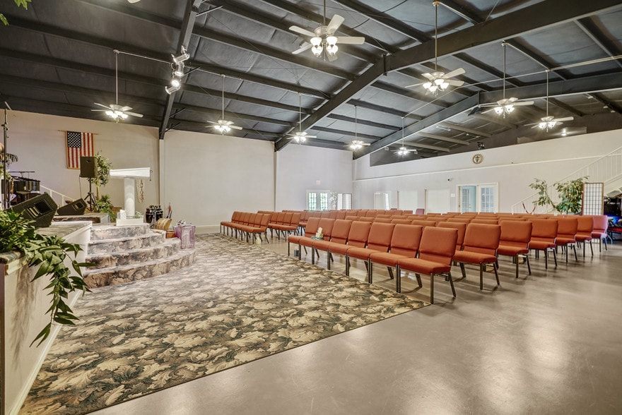 More Photos Of 13712 Rankin Cir, Houston Religious Facility For Sale