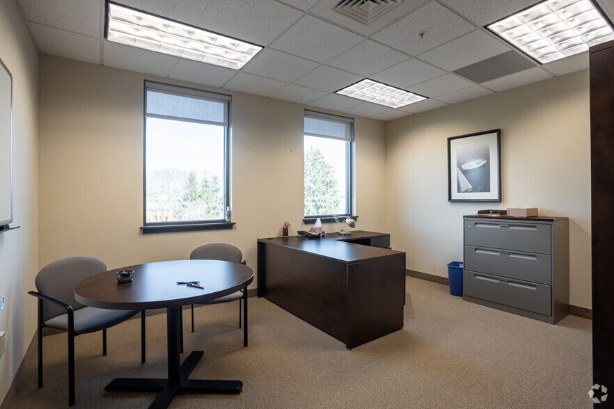 More Photos Of 1405 S County Trl, East Greenwich Medical For Lease