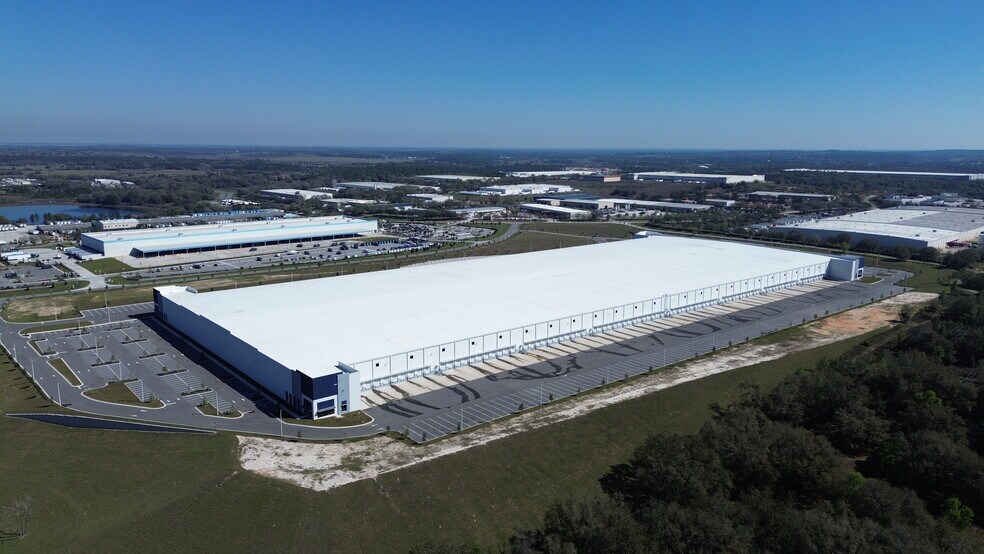 More Photos Of 7453 Republic Dr, Groveland Distribution For Lease