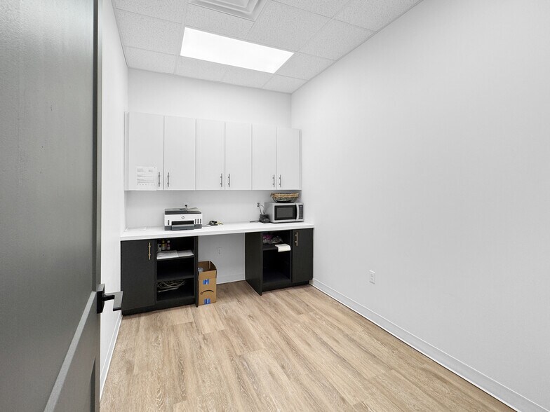 More Photos Of 15105 Crown At Lone Oak Rd, Edmond Office For Lease