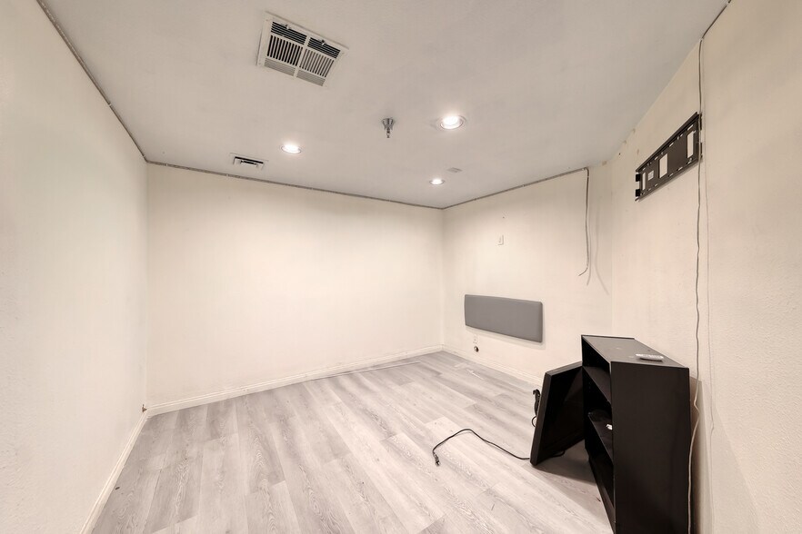 More Photos Of 3460 Arville St, Las Vegas Freestanding For Lease