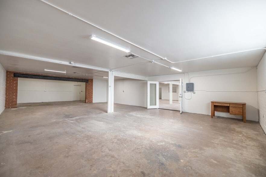 More Photos Of 2423 W Campbell Ave, Phoenix Warehouse For Sale