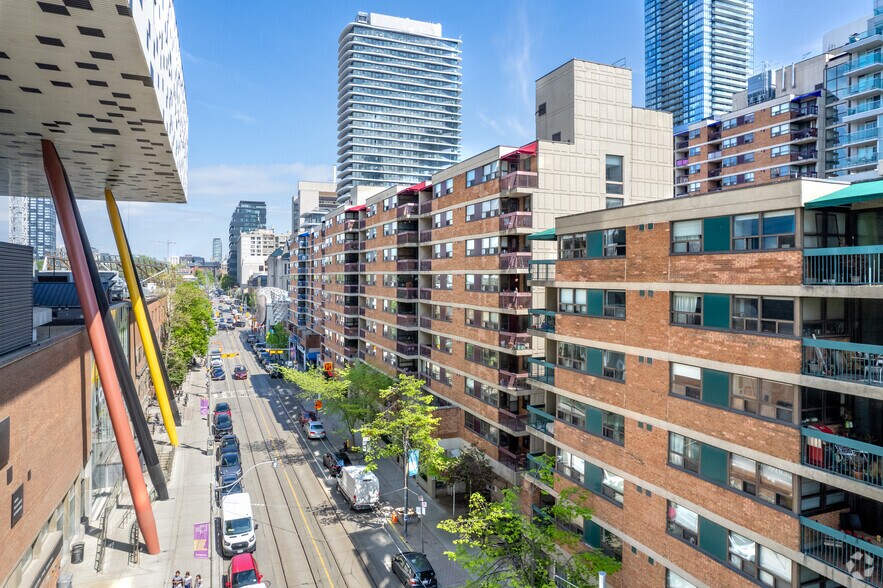 Primary Photo Of 101 Mccaul St, Toronto Apartments For Lease