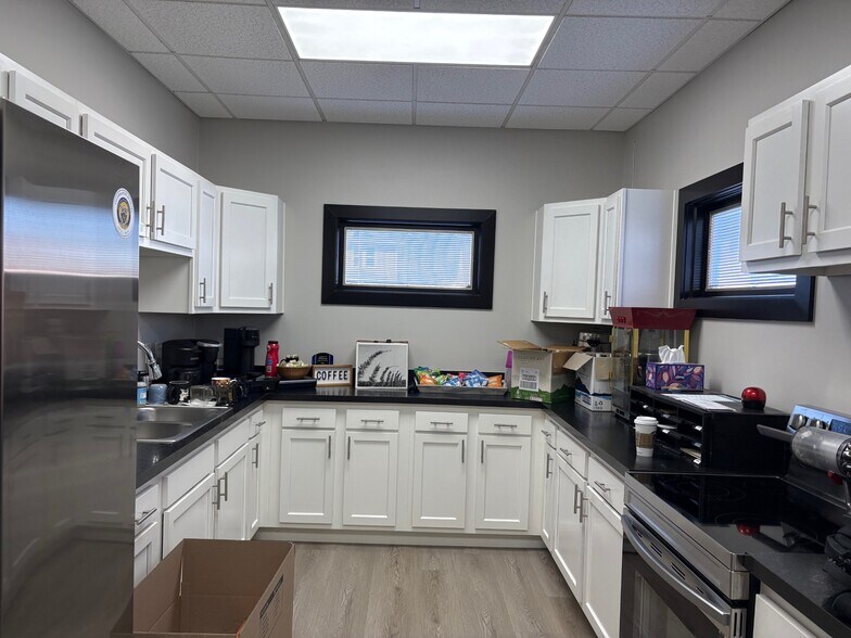 More Photos Of 1415 Shelby St, Indianapolis Office For Sale