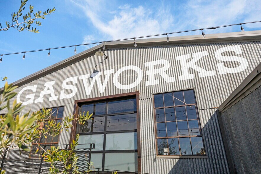 More Photos Of 1133-1199 E Thompson Blvd, Ventura Storefront For Lease