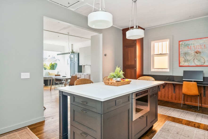 More Photos Of 206 NE 80th Ave, Portland Office For Sale