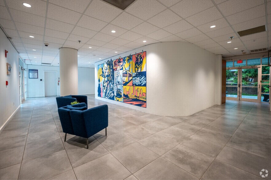 More Photos Of 5215 W Laurel St, Tampa Office For Sale