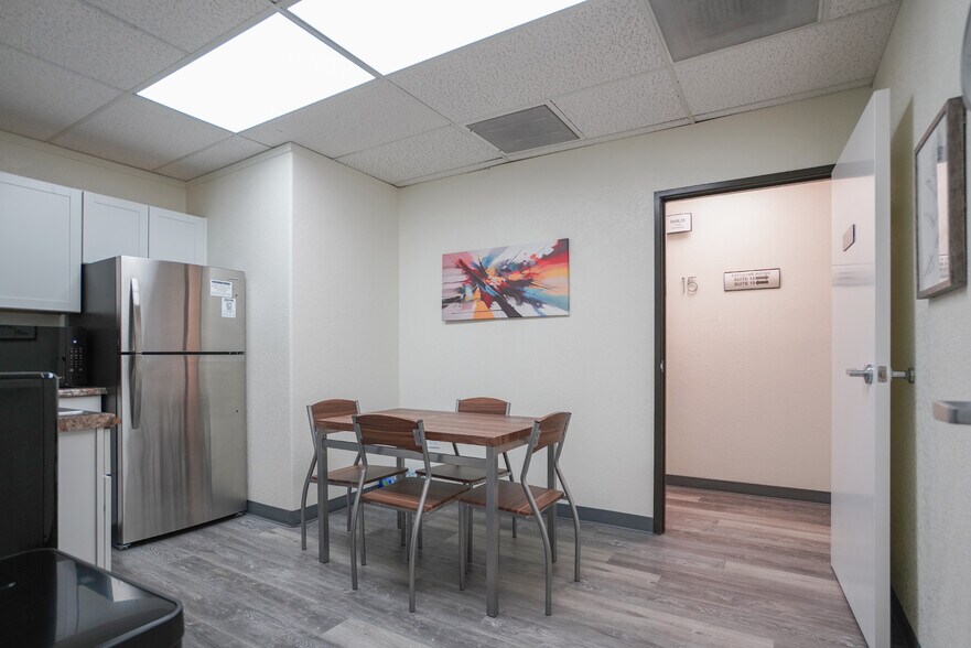 More Photos Of 2825 E Tahquitz Canyon Way, Palm Springs Medical For Sale