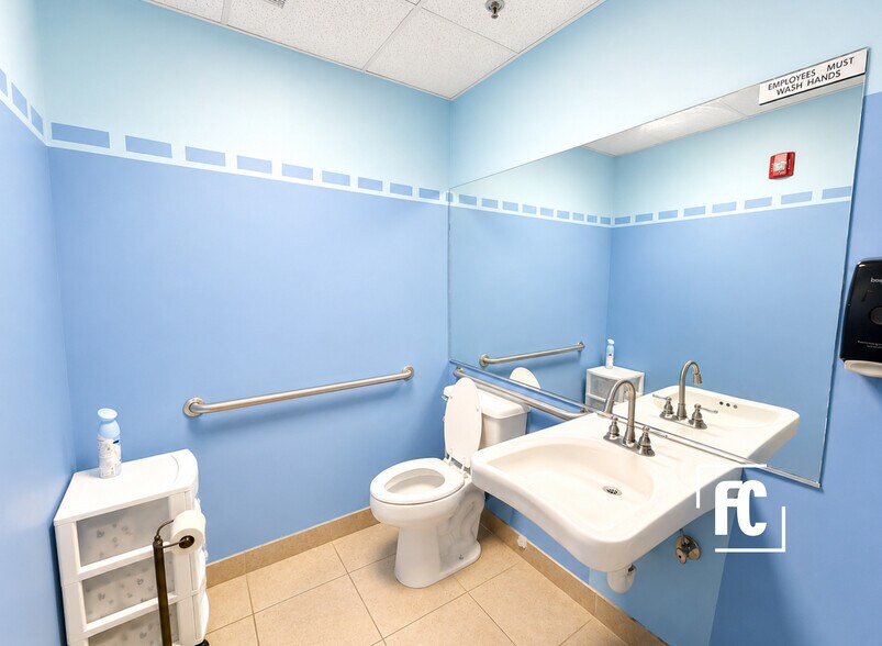 More Photos Of 310 SW Ocean Blvd, Stuart Medical For Sale