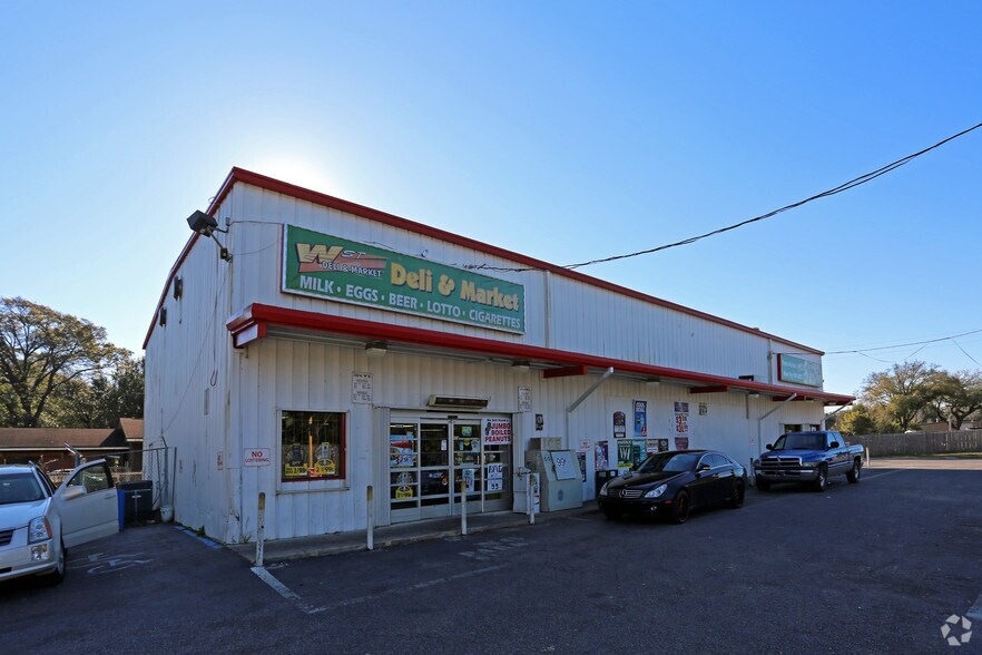 More Photos Of 2200 N W St, Pensacola Freestanding For Lease